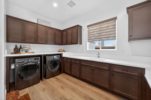1715 N Renn Avenue, Clovis, CA 93619