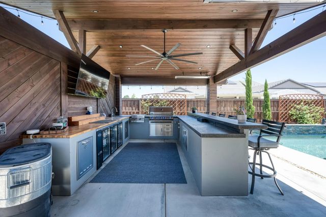 1715 N Renn Avenue, Clovis, CA 93619