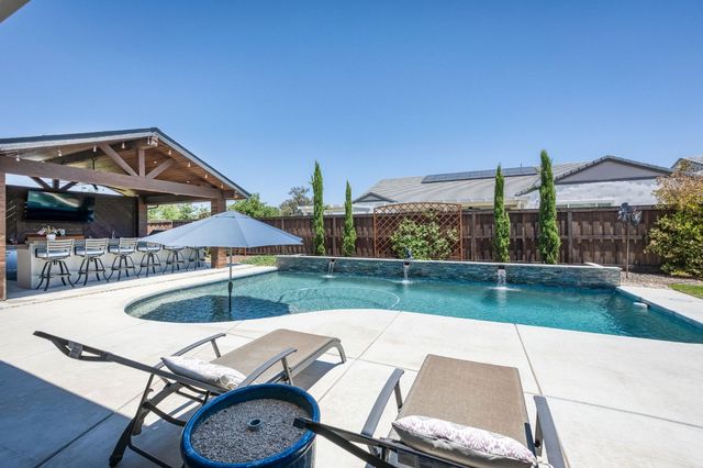 1715 N Renn Avenue, Clovis, CA 93619