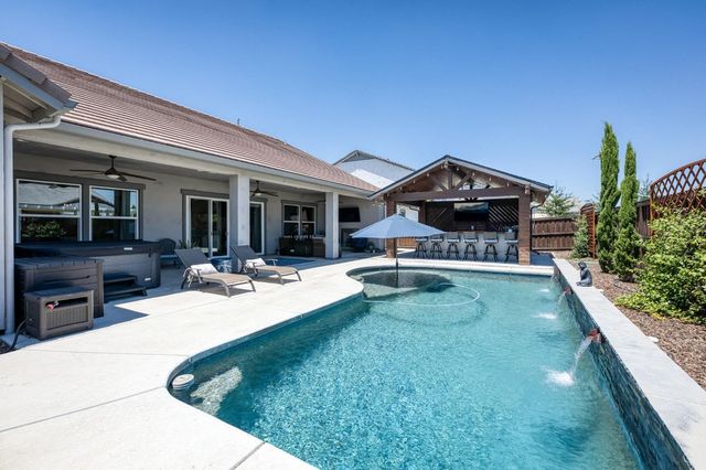 1715 N Renn Avenue, Clovis, CA 93619
