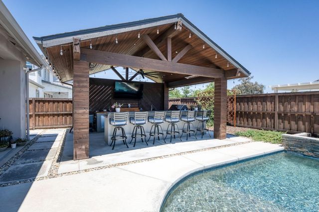 1715 N Renn Avenue, Clovis, CA 93619