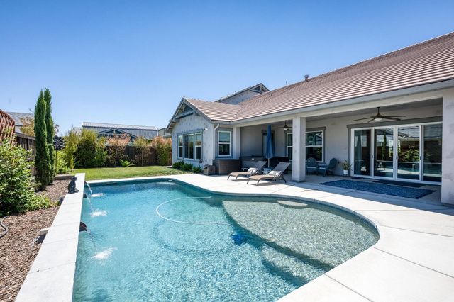 1715 N Renn Avenue, Clovis, CA 93619