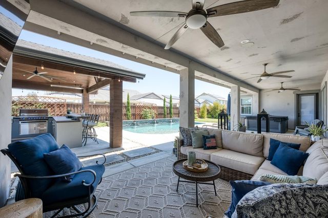 1715 N Renn Avenue, Clovis, CA 93619