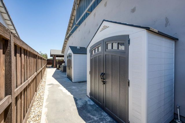 1715 N Renn Avenue, Clovis, CA 93619