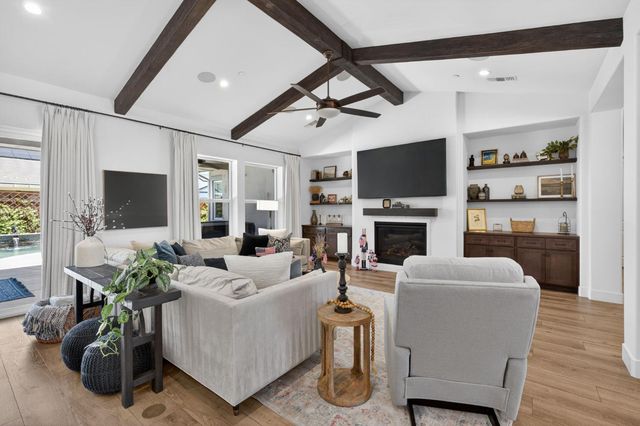 1715 N Renn Avenue, Clovis, CA 93619