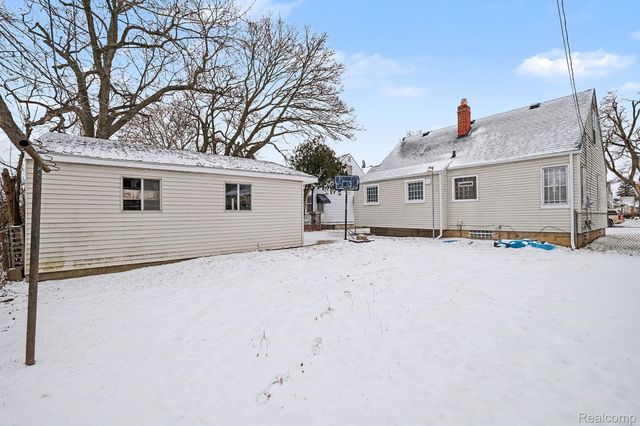 1818 Parkfront Drive, Flint, MI 48504