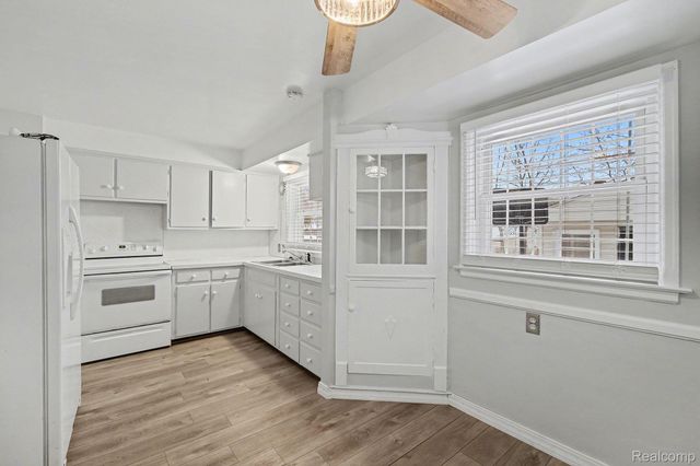 1818 Parkfront Drive, Flint, MI 48504