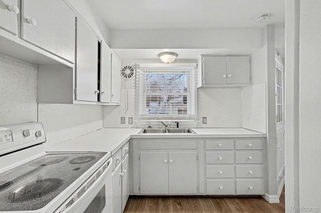 1818 Parkfront Drive, Flint, MI 48504