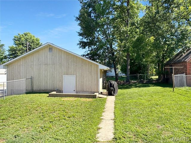 500 W End Avenue, Union, MO 63084
