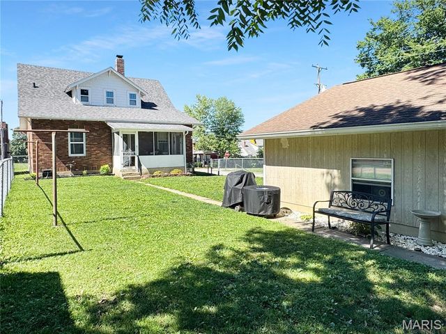 500 W End Avenue, Union, MO 63084