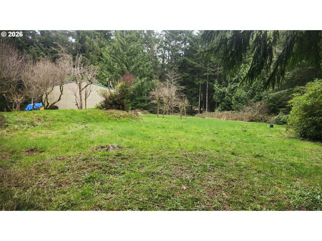 5046 N LOFTUS Rd, Florence, OR 97439