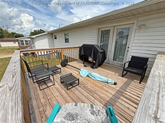 2486 Walnut Street, Hurricane, WV 25526