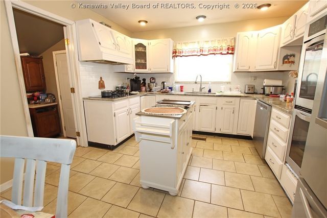 2486 Walnut Street, Hurricane, WV 25526