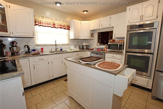 2486 Walnut Street, Hurricane, WV 25526