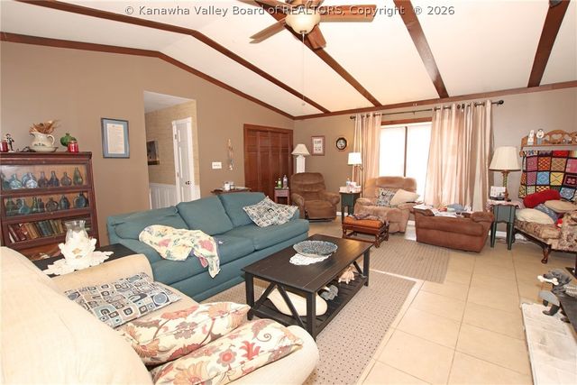 2486 Walnut Street, Hurricane, WV 25526