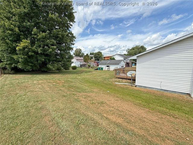 2486 Walnut Street, Hurricane, WV 25526