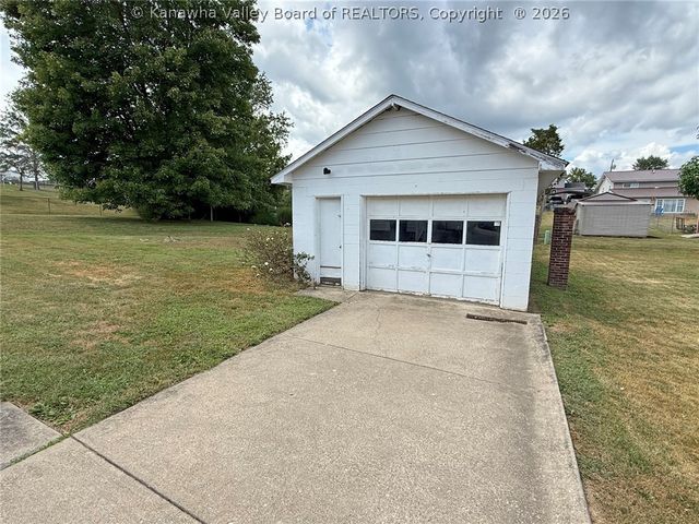 2486 Walnut Street, Hurricane, WV 25526