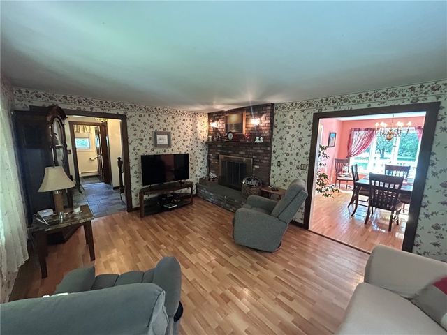 49 Captains Circle, Tiverton, RI 02878
