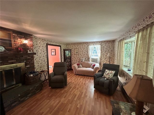 49 Captains Circle, Tiverton, RI 02878