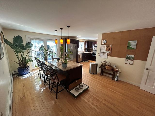 49 Captains Circle, Tiverton, RI 02878