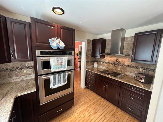 49 Captains Circle, Tiverton, RI 02878