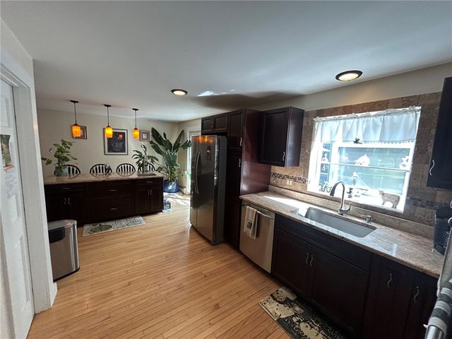 49 Captains Circle, Tiverton, RI 02878