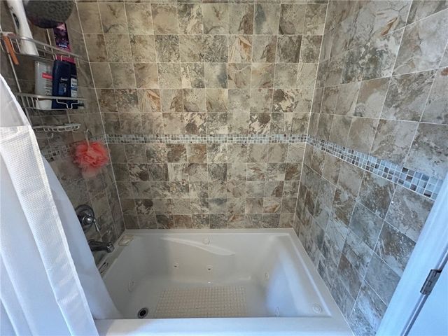 49 Captains Circle, Tiverton, RI 02878