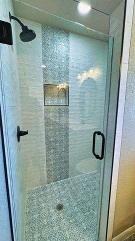 107 S Royal Oaks Rd, Kerrville, TX 78028