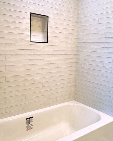 107 S Royal Oaks Rd, Kerrville, TX 78028