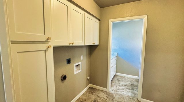 107 S Royal Oaks Rd, Kerrville, TX 78028