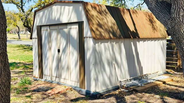 107 S Royal Oaks Rd, Kerrville, TX 78028