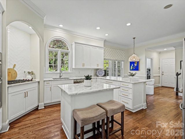 2121 Forest Drive, Charlotte, NC 28211