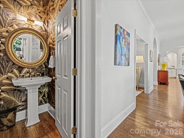 2121 Forest Drive, Charlotte, NC 28211