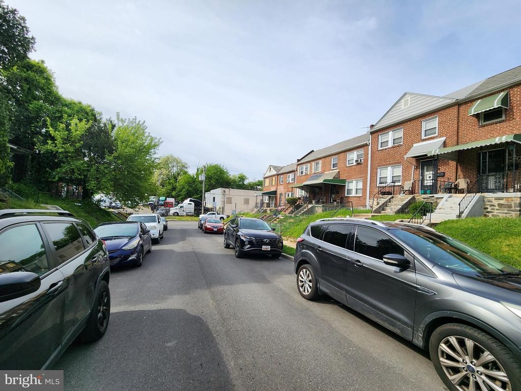 Image 2 of property listing at 17 S ELLAMONT ST, Baltimore, MD 21229