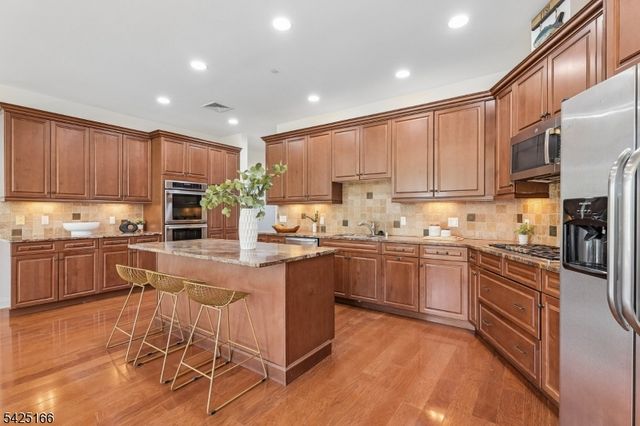 211 Metzger Dr, West Orange Twp., NJ 07052