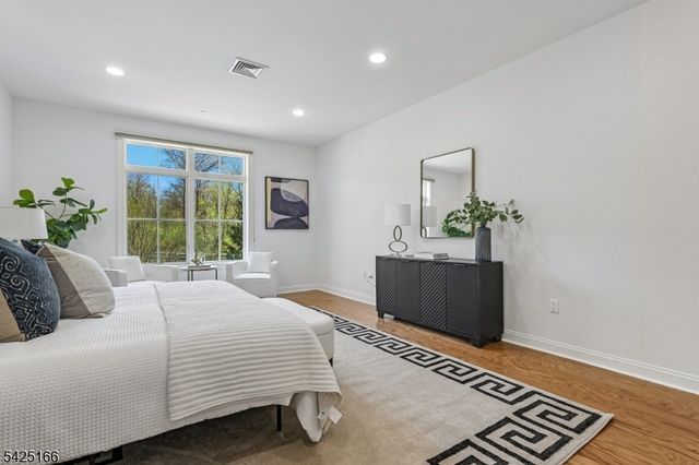 211 Metzger Dr, West Orange Twp., NJ 07052