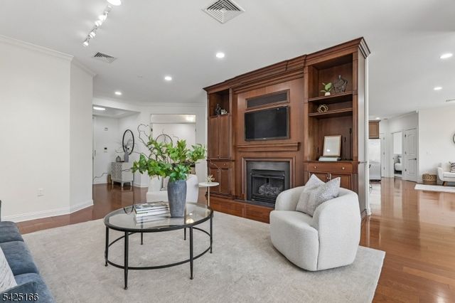 211 Metzger Dr, West Orange Twp., NJ 07052