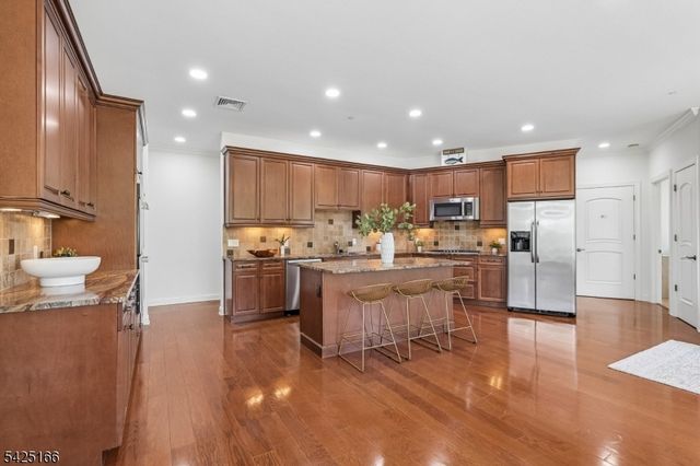 211 Metzger Dr, West Orange Twp., NJ 07052