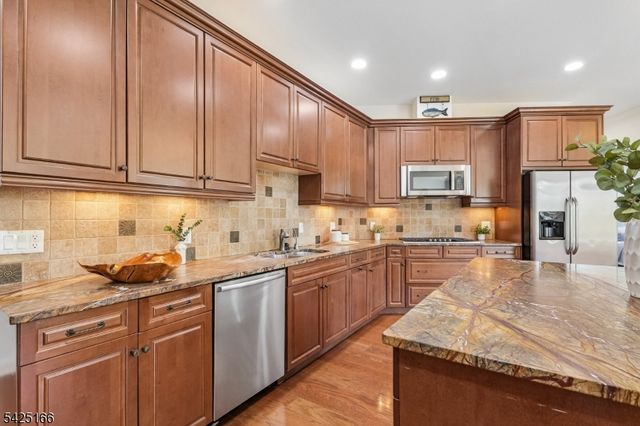 211 Metzger Dr, West Orange Twp., NJ 07052