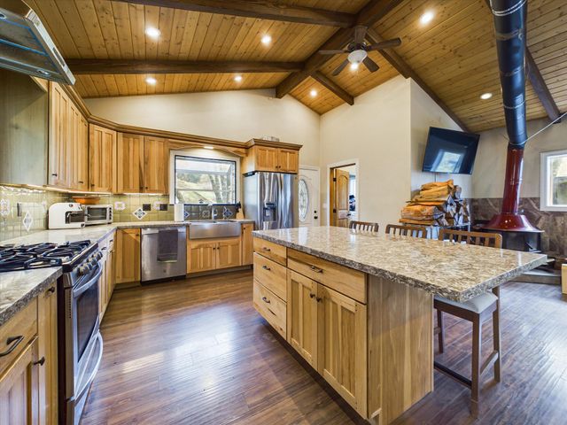 1285 Bliss Lane, Garberville, CA 95542