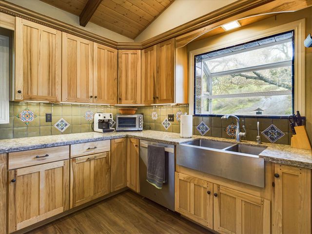 1285 Bliss Lane, Garberville, CA 95542