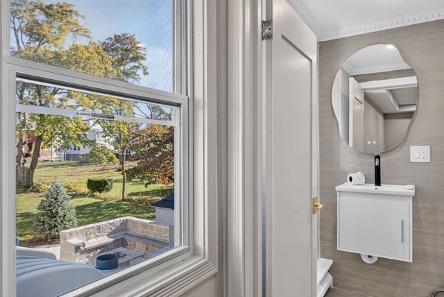 70 Brush Hill Rd 70, Milton, MA 02186