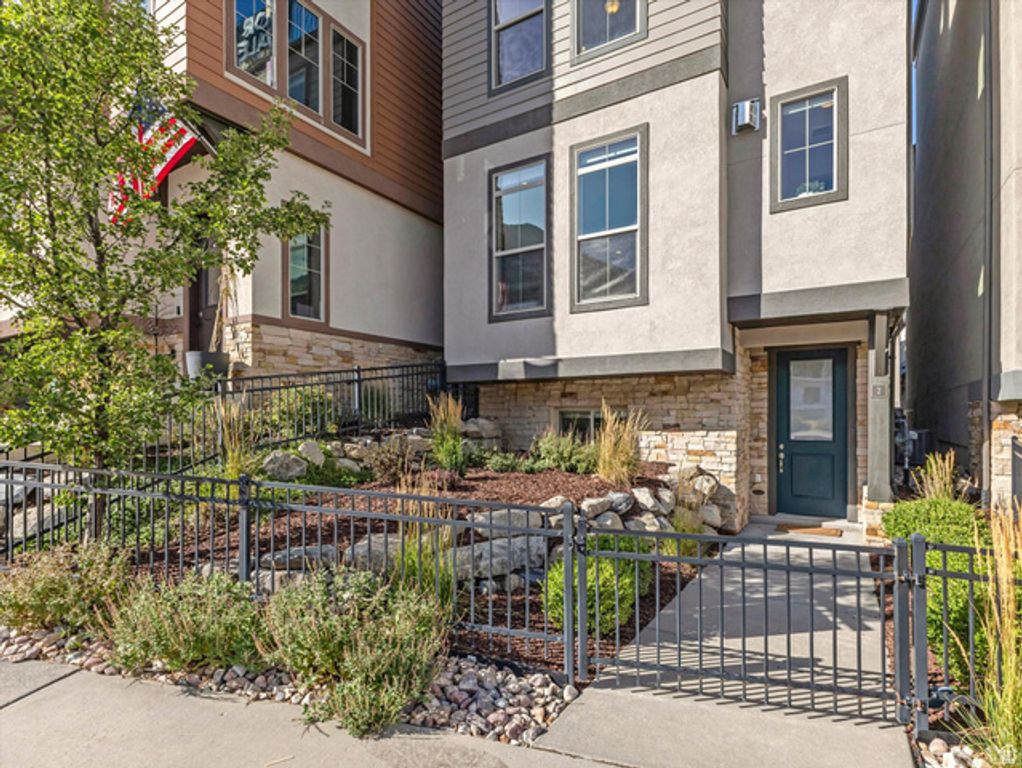 7392 S CANYON CENTRE PKWY #2, Cottonwood Heights, UT 84121 — photo 2