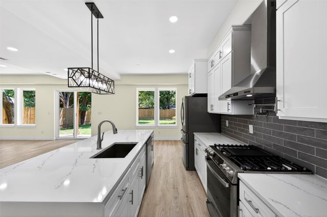 4128 Pluto Street, Dallas, TX 75212