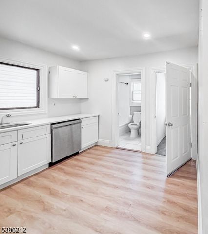 125 Fabyan Pl, Newark City, NJ 07112