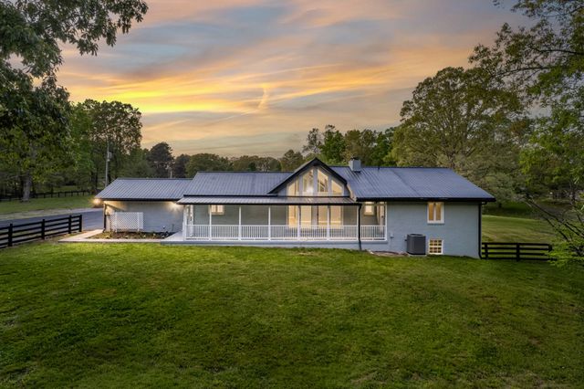 26 Oakwood Ave, Summertown, TN 38483