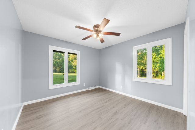 26 Oakwood Ave, Summertown, TN 38483