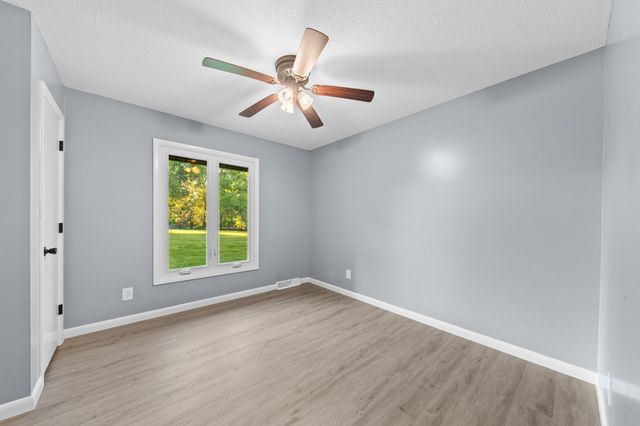 26 Oakwood Ave, Summertown, TN 38483