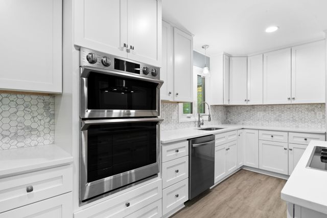 26 Oakwood Ave, Summertown, TN 38483
