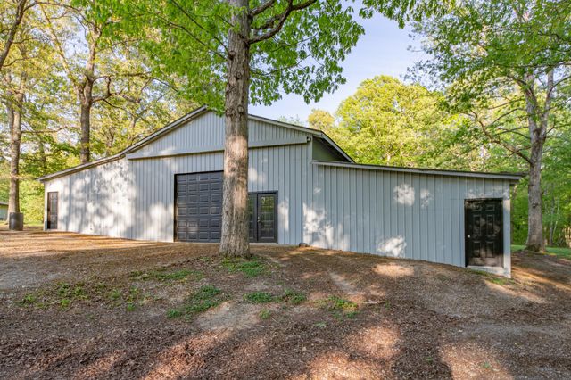 26 Oakwood Ave, Summertown, TN 38483